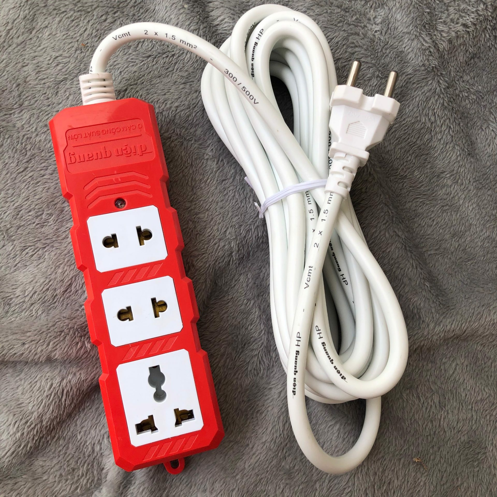 Ổ cắm Công suất lớn Điện Quang ESKHP 5M RW (3 lỗ, dây dài 5m) 4 Ổ cắm Điện Quang 001A-01 (6 lỗ 2 chấu) (Sao chép)