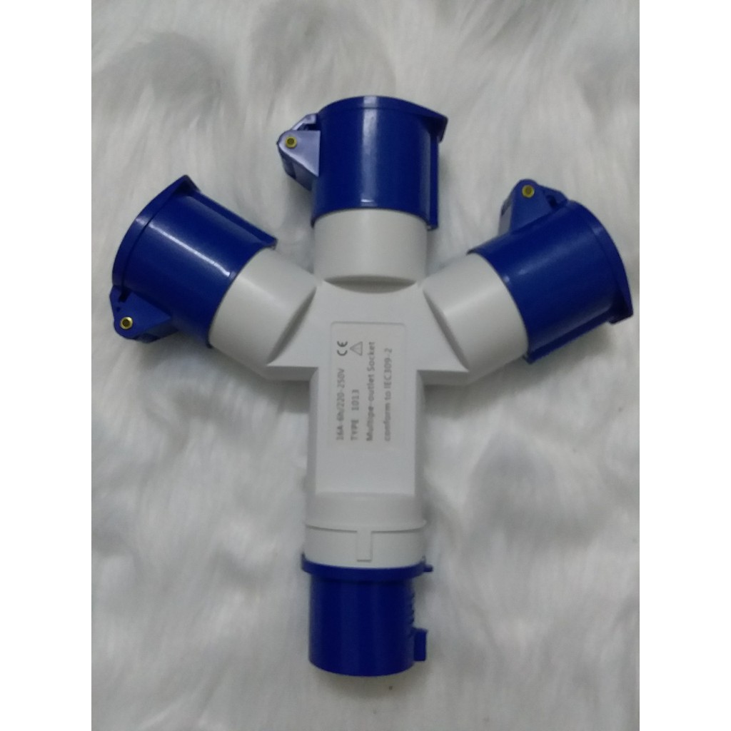 Ổ nối 3 ngả Schneider 2P+E 16A IP67 2 Ổ nối 3 ngả Schneider 2P+E 16A IP67 H3