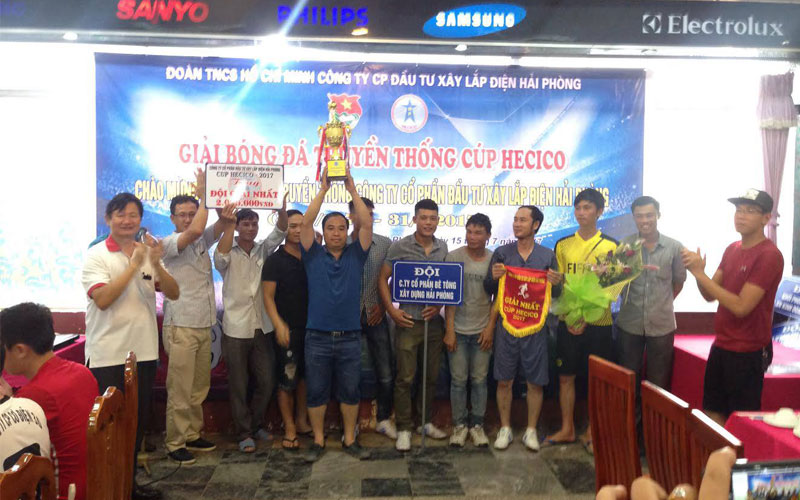 Giải Bóng đá truyền thống cup Hecico 2017 8 Lễ tổng kết và nhận cúp của giải đấu
