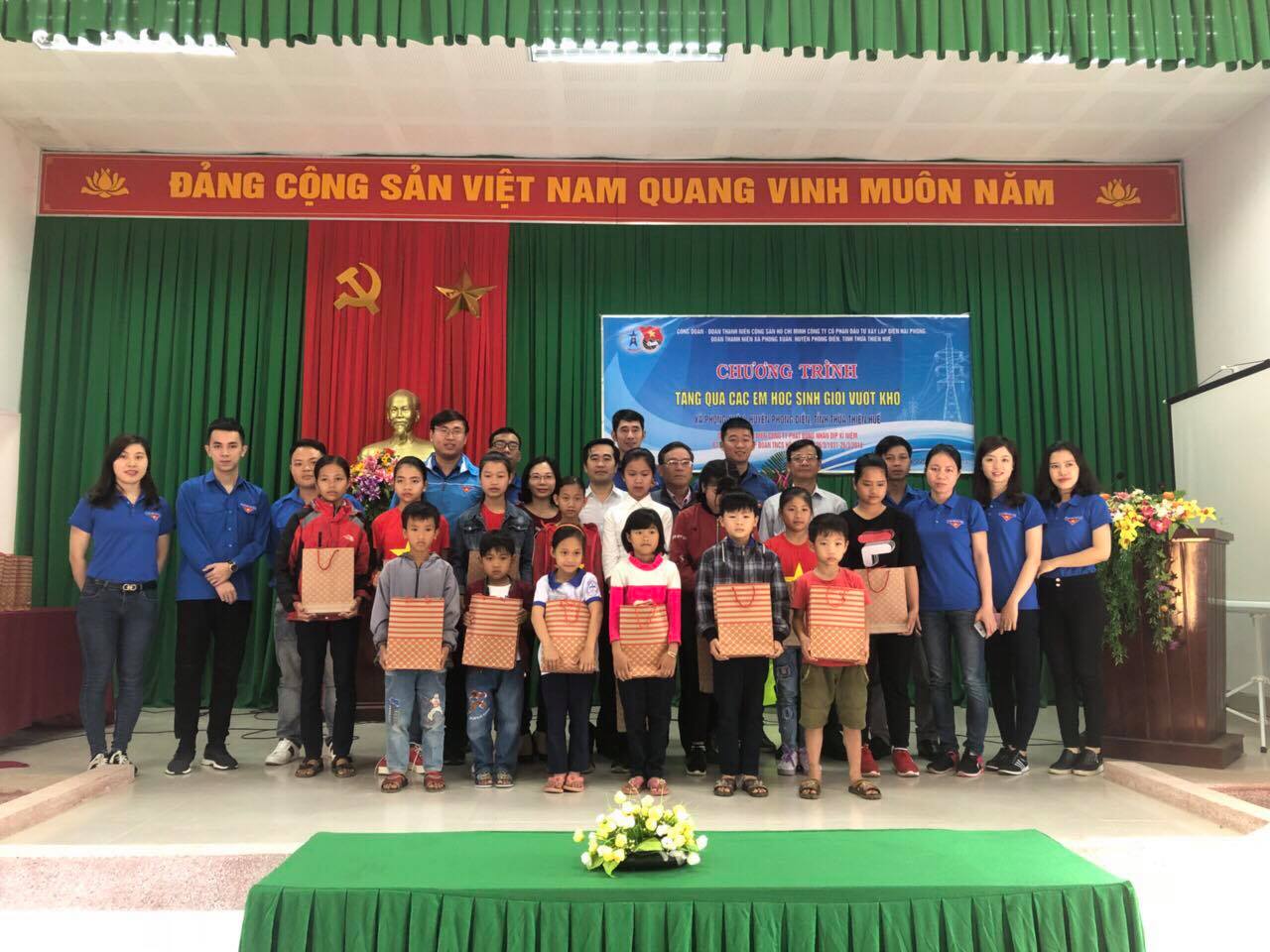 Hecico trao quà cho trẻ em nghèo ở Huế