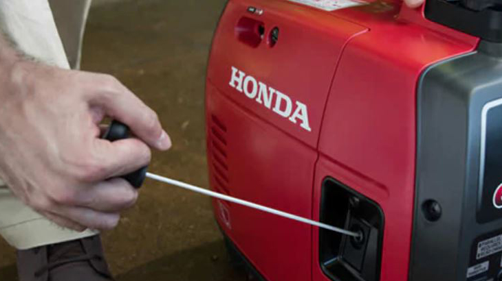 Hướng dẫn sử dụng máy phát điện Honda hiệu quả 3 Khởi động bằng giật tay dây cót